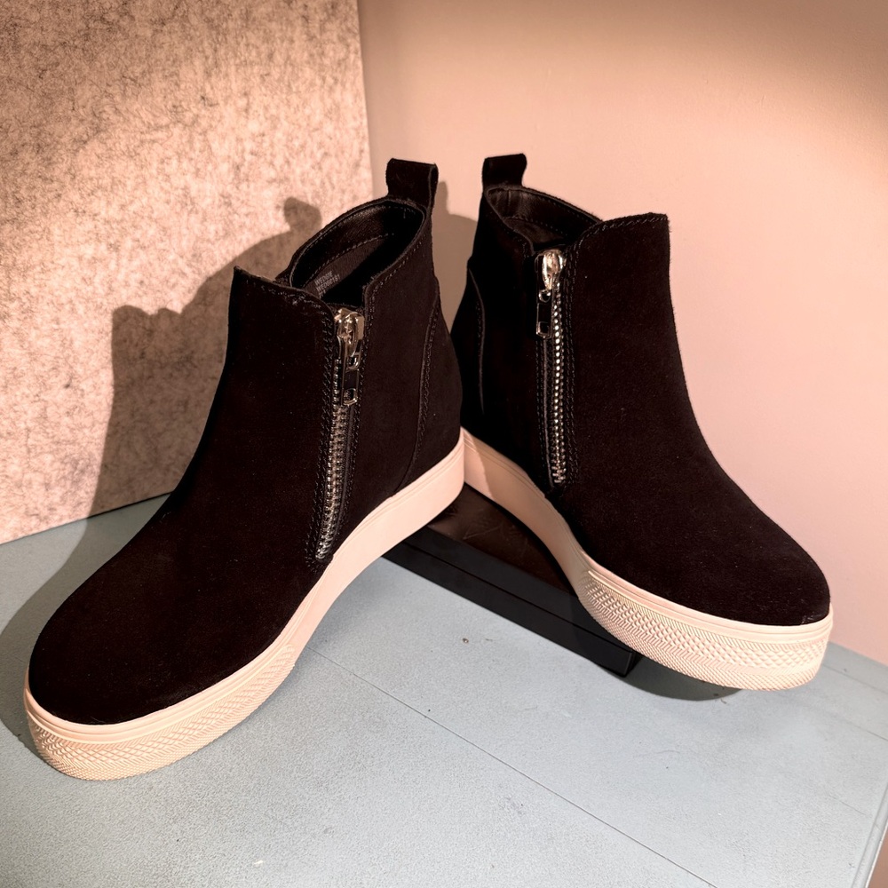 Steve Madden - Wedgie Black Suede Sneaker - Women’s US 7
